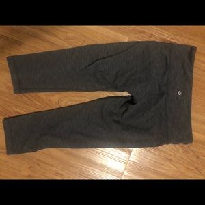 Lululemon size 6 cropped leggings